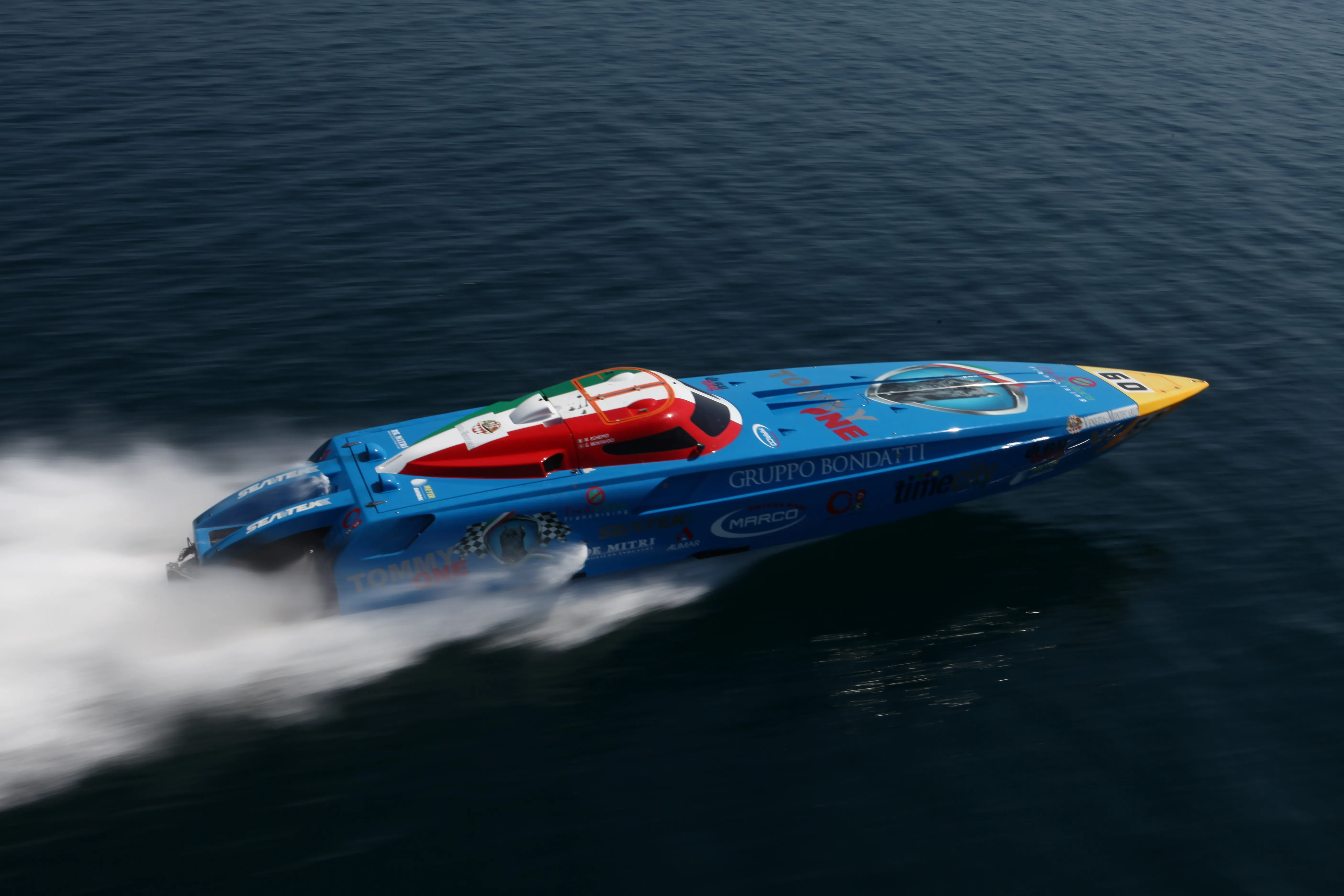 Il Tommy 2 a tutta velocità verso Monte Carlo, ripresa aerea 2015