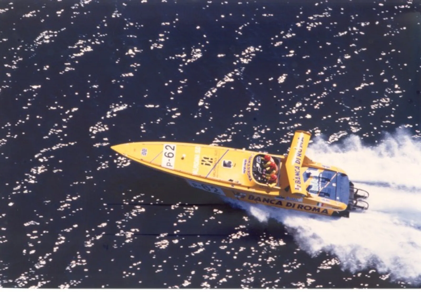 La barca vincitrice del 1996, ripresa dall’alto