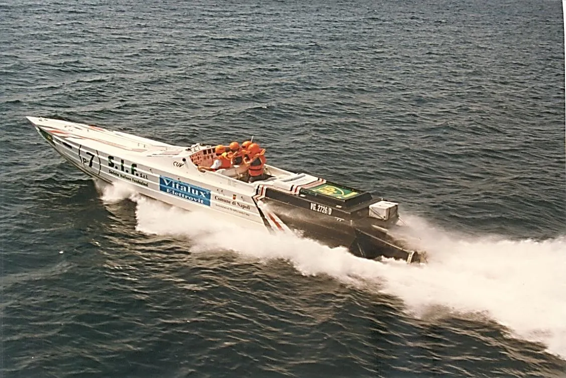 Il catamarano S.I.F. Vitalux del Comune di Napoli